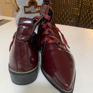 Wine Casual patent shoes /botas vino tinto